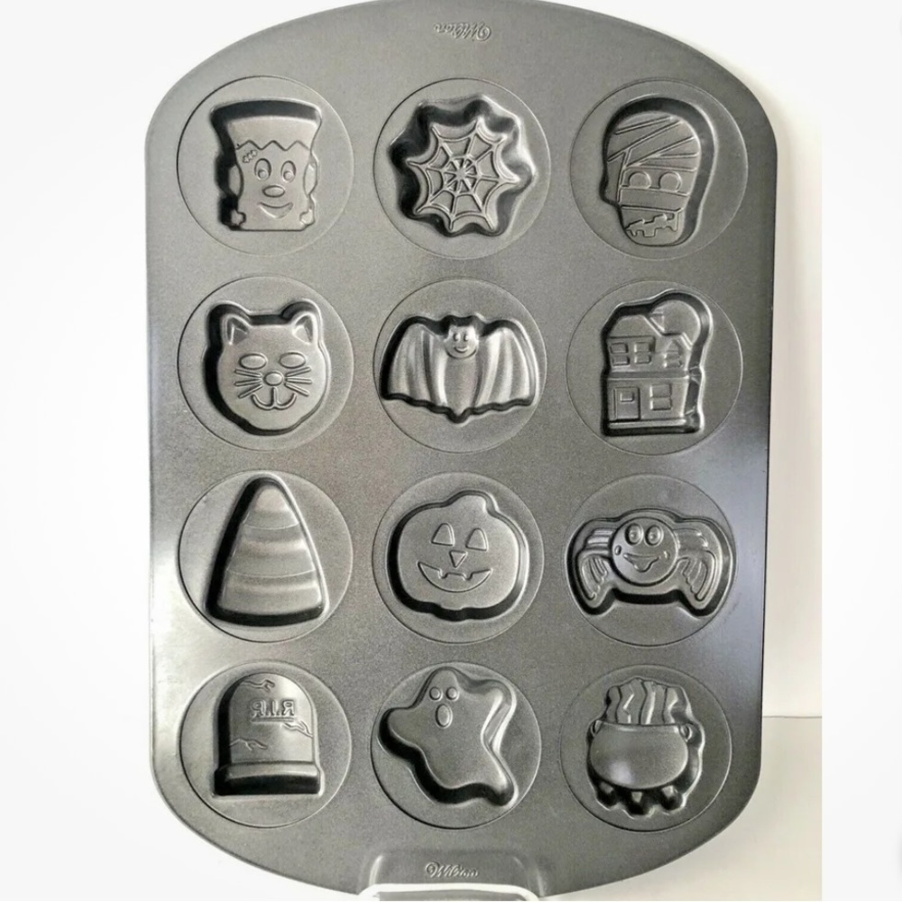 WILTON  ⭐️ halloween non stick cookie shapes pan